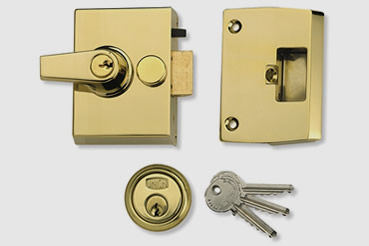Nightlatch installation by Welwyn Garden City master locksmith